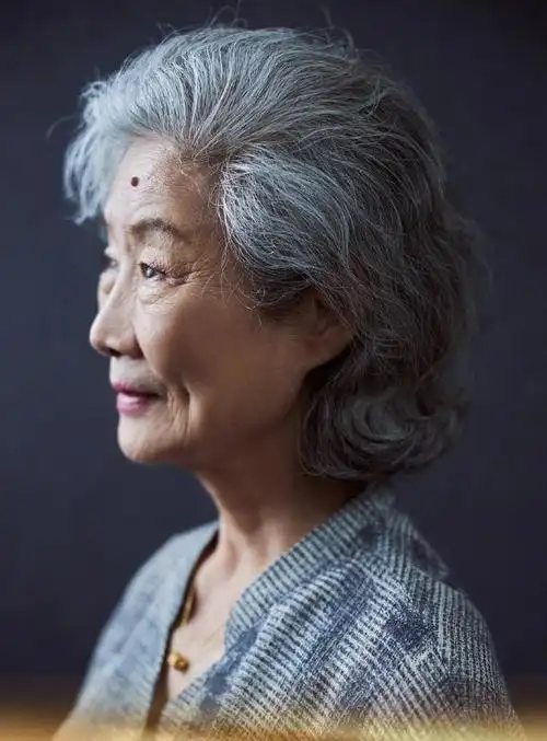 还有一位相当有声誉的演员李明启,也不服老.