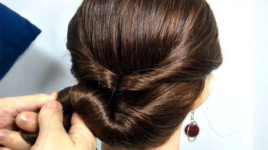 速成款妈妈盘发,这手法特简单,手再笨也能看一遍学会