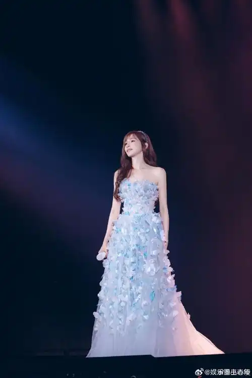 王心凌演唱会飞起来了##王心凌演唱会蝴蝶礼服