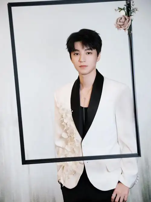 王俊凯25岁继续相约大银幕# 祝tfboys