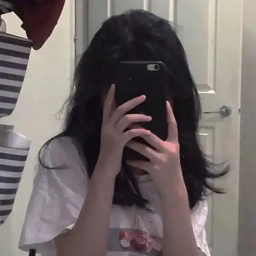 遮脸头像女生