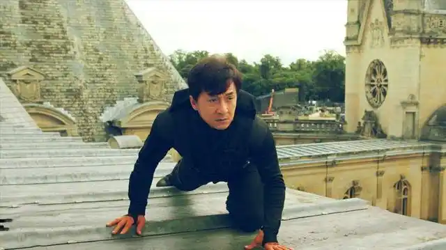 盘点成龙精彩打戏武打巨星成龙用生命演义了中国武术实在佩服