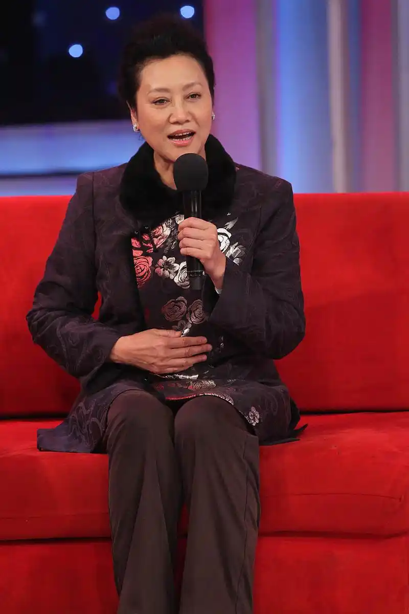 一级演员王丽云,直播带货时同时在线2w人,观众既不买东西,又不刷礼物