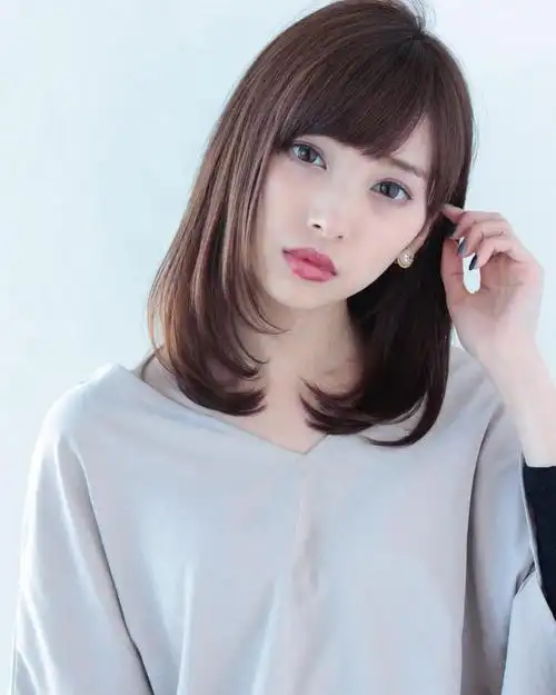 发尾烫一圈这样的发型好打理显年轻