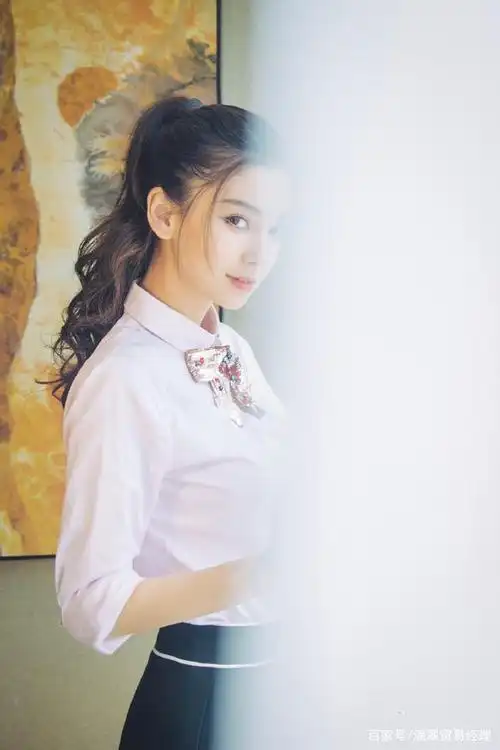 潮流时尚:学生装扮的angelababy,女神的样子甜美又清纯可爱!