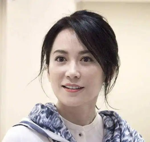 俞飞鸿的"鸡蛋脸",素颜照下面部没有一点皱纹,依旧自信美丽_电影_感觉