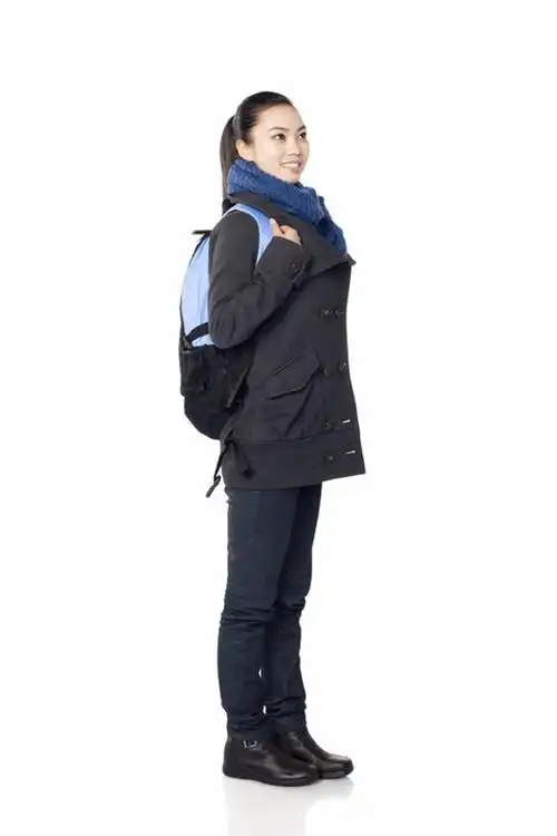 东方人,成年人,一个人,学生,站,笑,微笑,露齿笑,竖图,室内,留白,白色