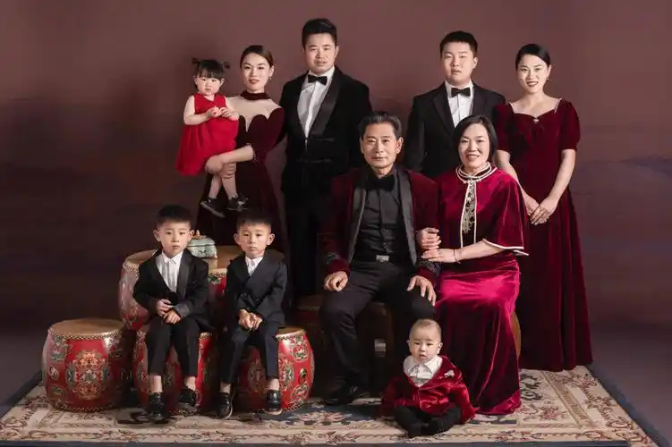 终于把家人聚在一起拍照啦全家福就这样拍