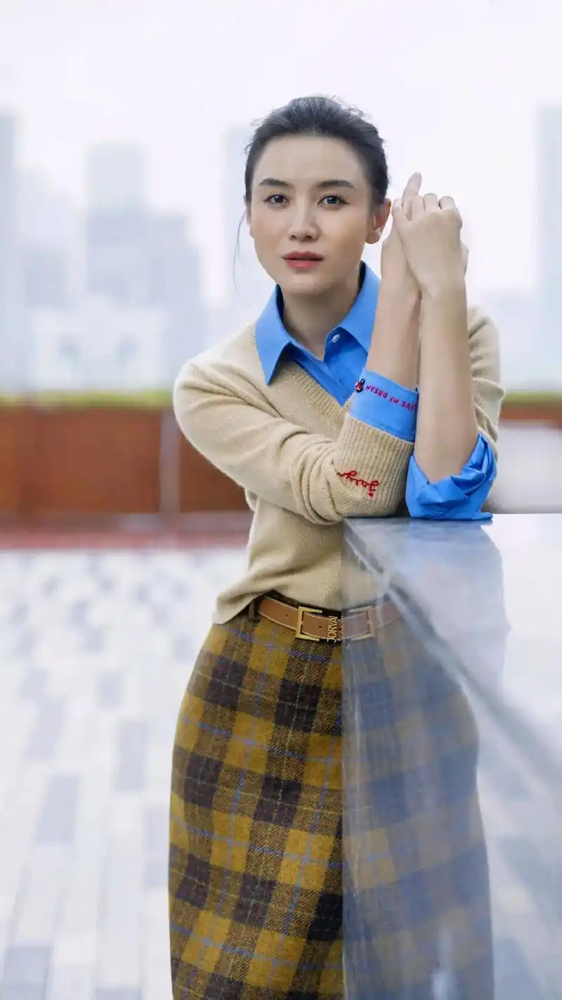 大气亲切  直爽率真#小宋佳穿搭  - 抖音