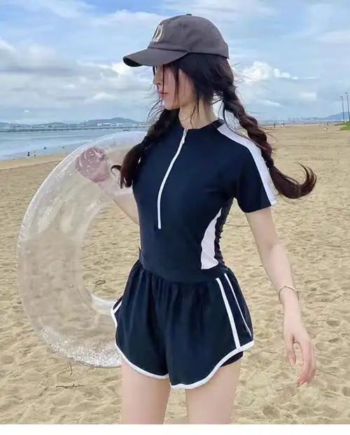 连体泳衣女新款保守长袖防晒运动风学生遮肉显瘦运动风泡温泉泳装