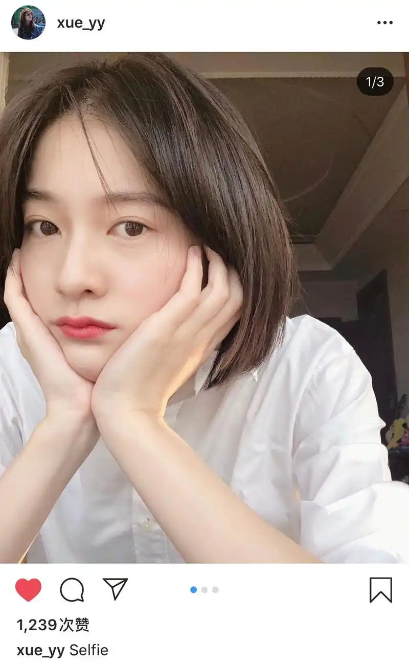 张雪迎被工作人员催自拍连发三张美照不同角度诠释有颜任性