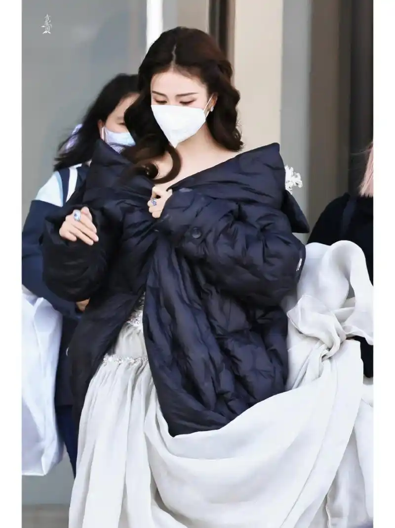 白鹿gq盛典造型释出 许凯也穿过同款羽绒服||| 今晚的gq盛典无疑是