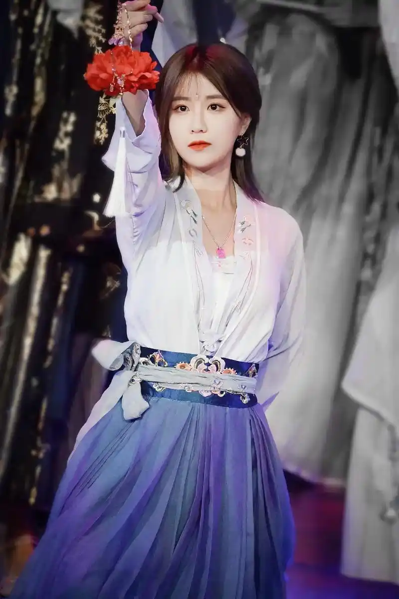 左婧媛 就因为她是左婧媛就这么针对她吗?可她是广芭连续两年 - 兑趑