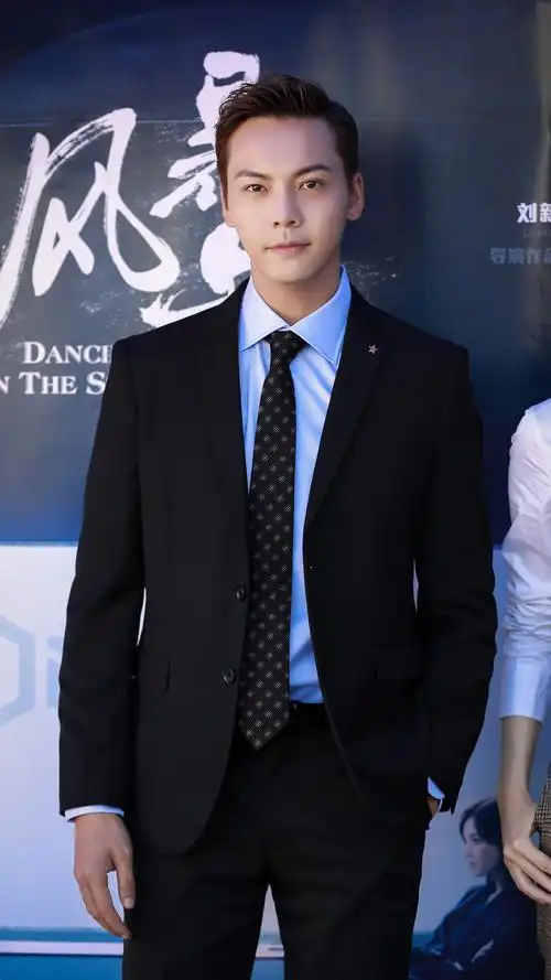 女皇们,来欣赏下咱俊俊的西装杀-陈伟霆粉丝后援会