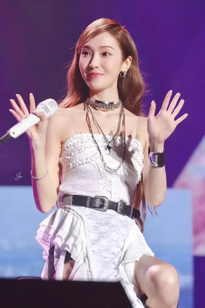 231125 郑秀妍钻石梦澳门演唱会.像钻石💎一样闪耀 # - 抖音