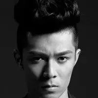 周柏豪头像高清图片大全名人周柏豪真人头像大图下载点击鼠标右键下载