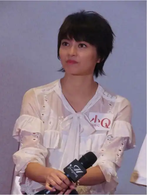 梁咏琪本身是很喜欢自己短发的糟心,基本山短发的时间要比自己长发的