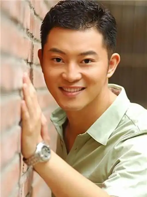 胡可晒出沙溢,陪小鱼儿游玩照片,沙溢变身"老父亲"!