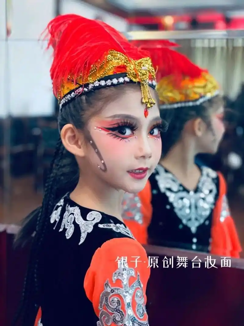 儿童舞台妆团队演出妆 新疆舞维族舞蹈妆容 独舞妆面——化出了维族