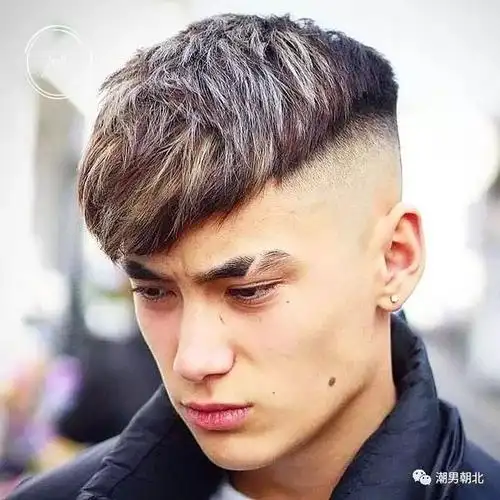 8款男生"两边剃光"发型真帅气,渐变的层次感越看越时髦