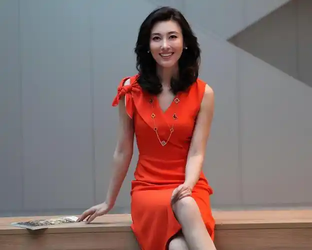 回顾主持人李红丈夫性侵公公入狱出身寒门的她到底得罪了谁