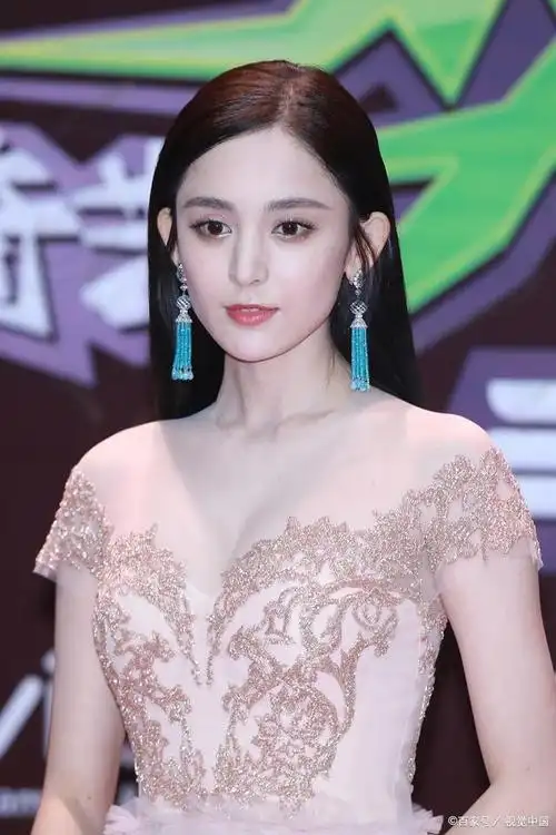 是一档真人秀解谜搞笑综艺节目,由黄子韬,宁静,古力娜扎等明星组成萌