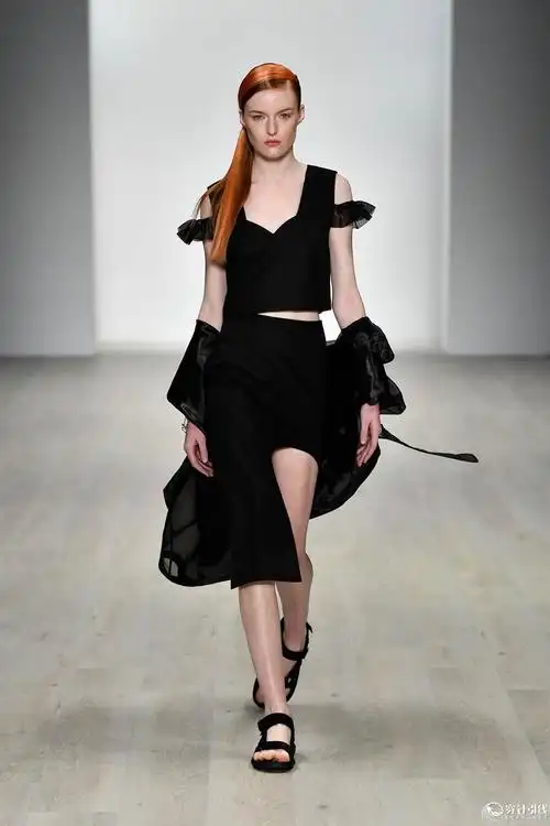 karla spetic 20 resort collection-流行趋势发布区 - 穿针引线服装