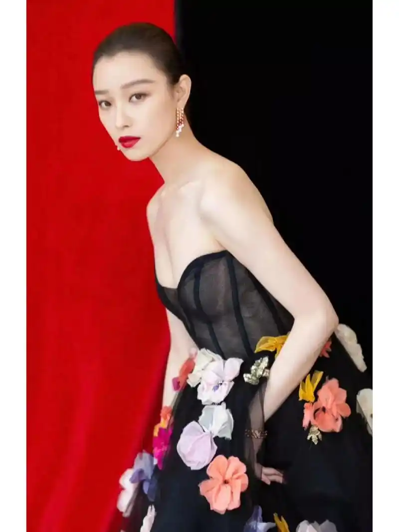 美女壁纸第215期—倪妮