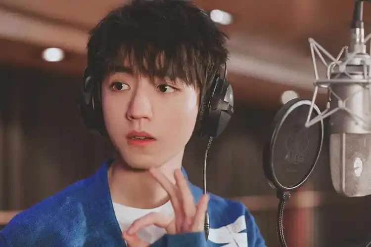 "比只喜欢还多一点是什么呢" "是你" "哦～是王俊凯啊(*/ω*)"