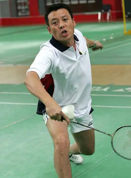 图文中国明星羽毛球队风采影视明星佟凡救险