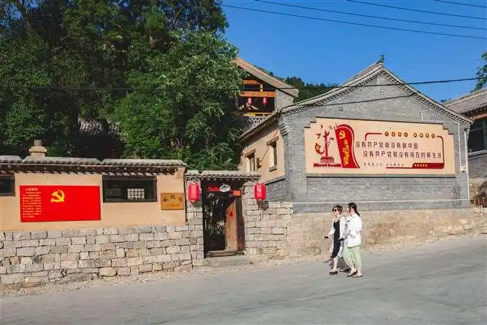 骆驼湾村地处太行山深山处,东距县城38公里,西距五台山景区33公里.