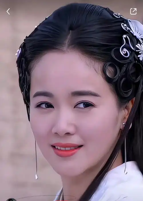 左小青当年真的是神颜,虽然五官没有什么特色但就是感觉很好看,有气质