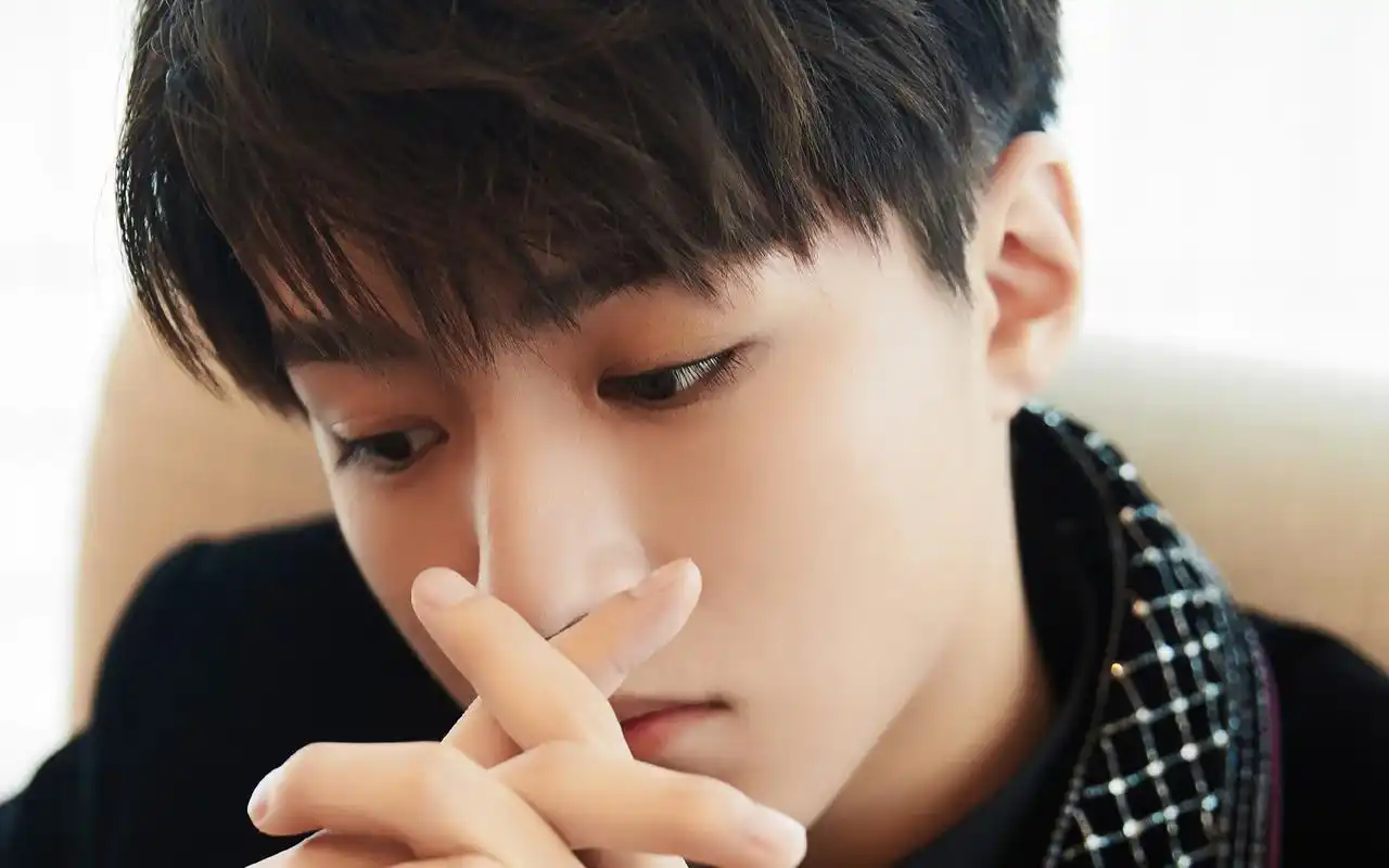 王俊凯时尚活动照高清电脑壁纸