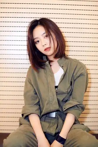 《最好的我们》谭松韵,锁骨短发空气刘海,29岁依旧满满少女感_发型