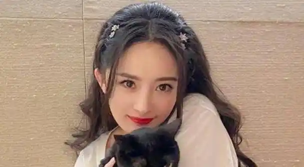 原创原创7岁小糯米露正脸了五官外貌很清晰网友为啥杨幂没秀过娃