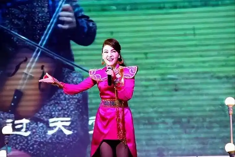 乌兰图雅个人资料简介及年龄(乌兰图雅为何迟迟没有结婚)