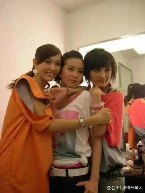 刘诗诗生日这天37岁杨幂把娱乐圈的人情世故展现得淋漓尽致