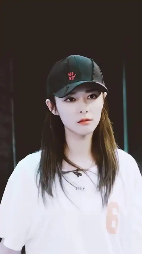 可能还有很多人都没反应过来是谁,但是说到火箭少女101傅菁,肯定就有