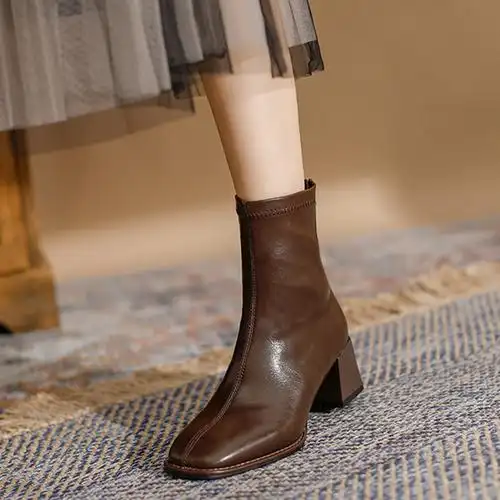 欧洲站2021年秋冬新款真皮法式马丁靴方头高跟显瘦棕色粗跟短靴女