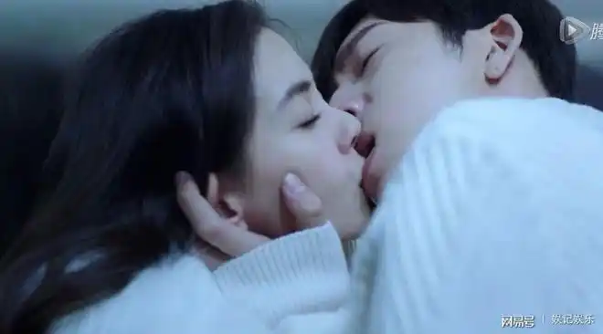 杨颖这场吻戏比赵又廷杨幂的咬唇吻还精彩事后忙解释