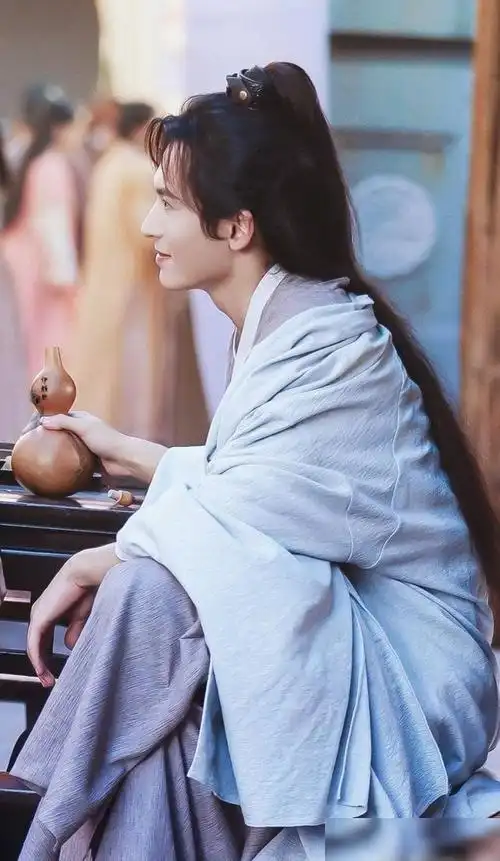 周子舒本来以为自己是孑然一身遇到老温后一切就不一样了