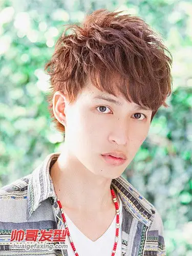 十八款最流行的男生短发烫发三分钟打理潮爆造型5