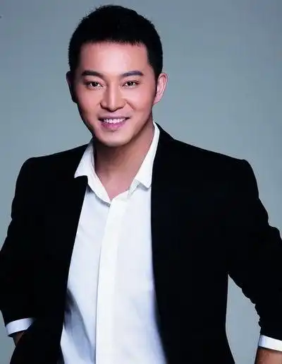 沙溢最新静谧写真曝光 沉稳大气突显男性魅力