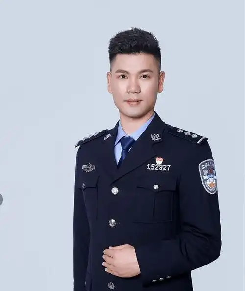 八一特辑橄榄绿到警察蓝赓续精神用无限忠诚续写最初的誓言