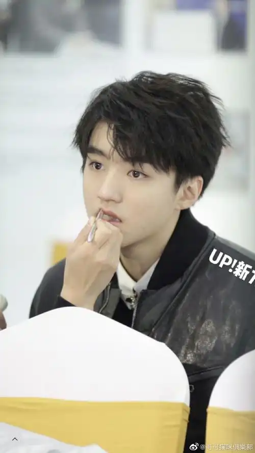 有的人24岁了化妆还是9599#王俊凯cl代言人##王俊凯cl巴黎时装周