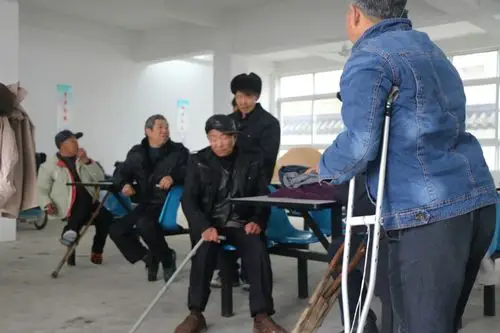 时间角落里的老人〖敬老院