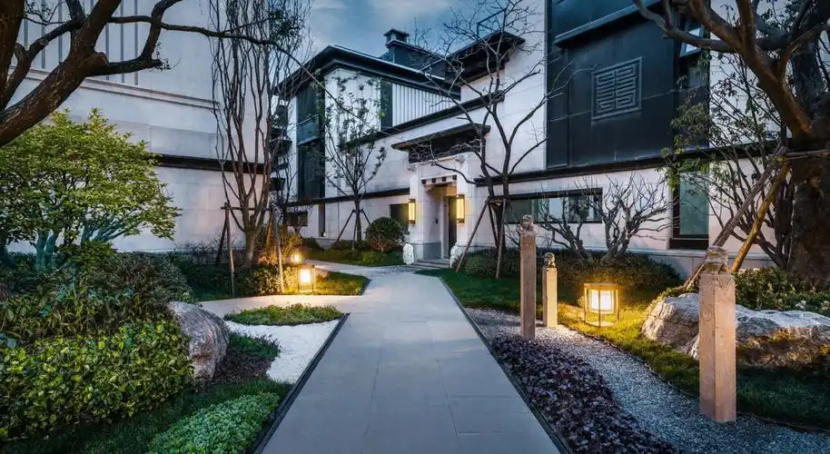 龙湖·景粼原著丨伴山央墅 诠释鼎豪生活