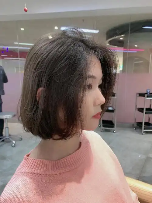 内扣中短发烫发发型蓬松烫气垫烫圆脸方脸