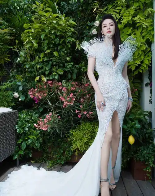 张雨绮饱满的身材,优美的气质,大家心中的性感女神 –第 10 页– 爱