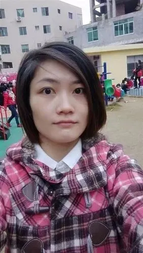 个人资料 真实姓名:张玲玲  年龄:26岁  身高:160cm  职业:服务  学历